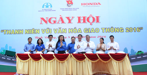 Xây dựng hình ảnh đẹp của tuổi trẻ về văn hóa giao thông